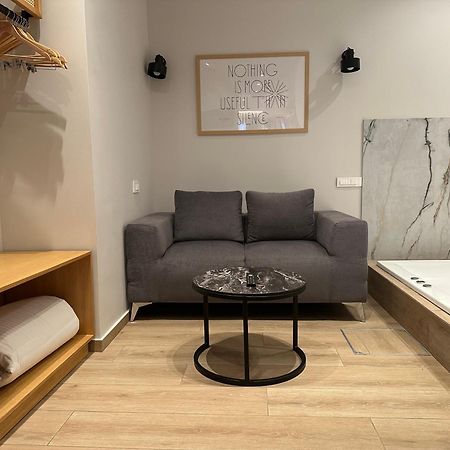 Belle Athenes - Luxury Rooms At Monastiraki Railway Station Екстер'єр фото