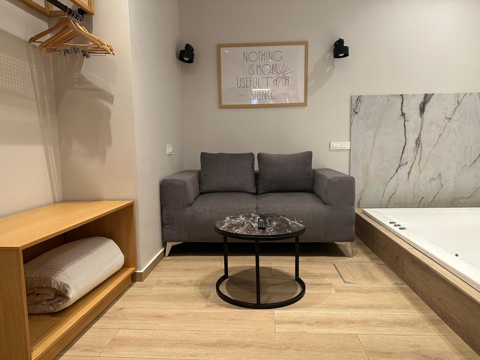 Belle Athenes - Luxury Rooms At Monastiraki Railway Station Екстер'єр фото