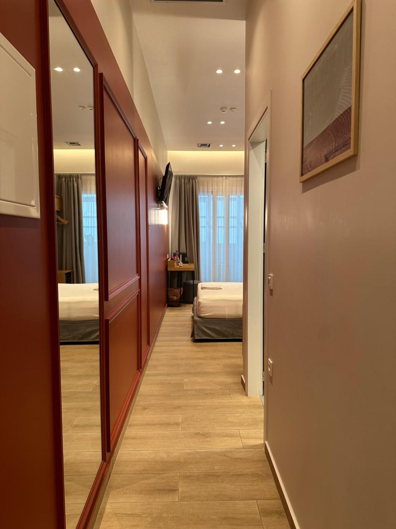 Belle Athenes - Luxury Rooms At Monastiraki Railway Station Екстер'єр фото