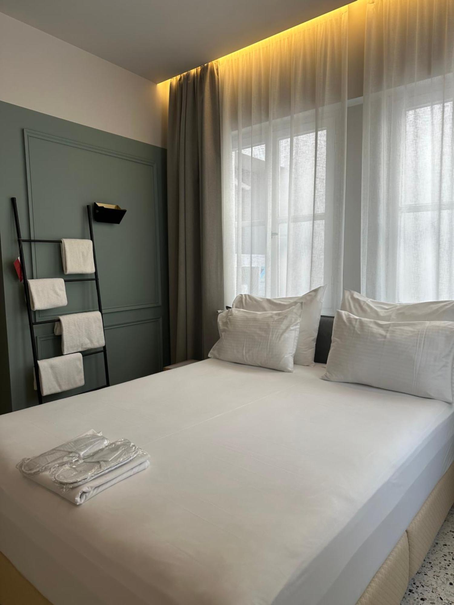 Belle Athenes - Luxury Rooms At Monastiraki Railway Station Екстер'єр фото