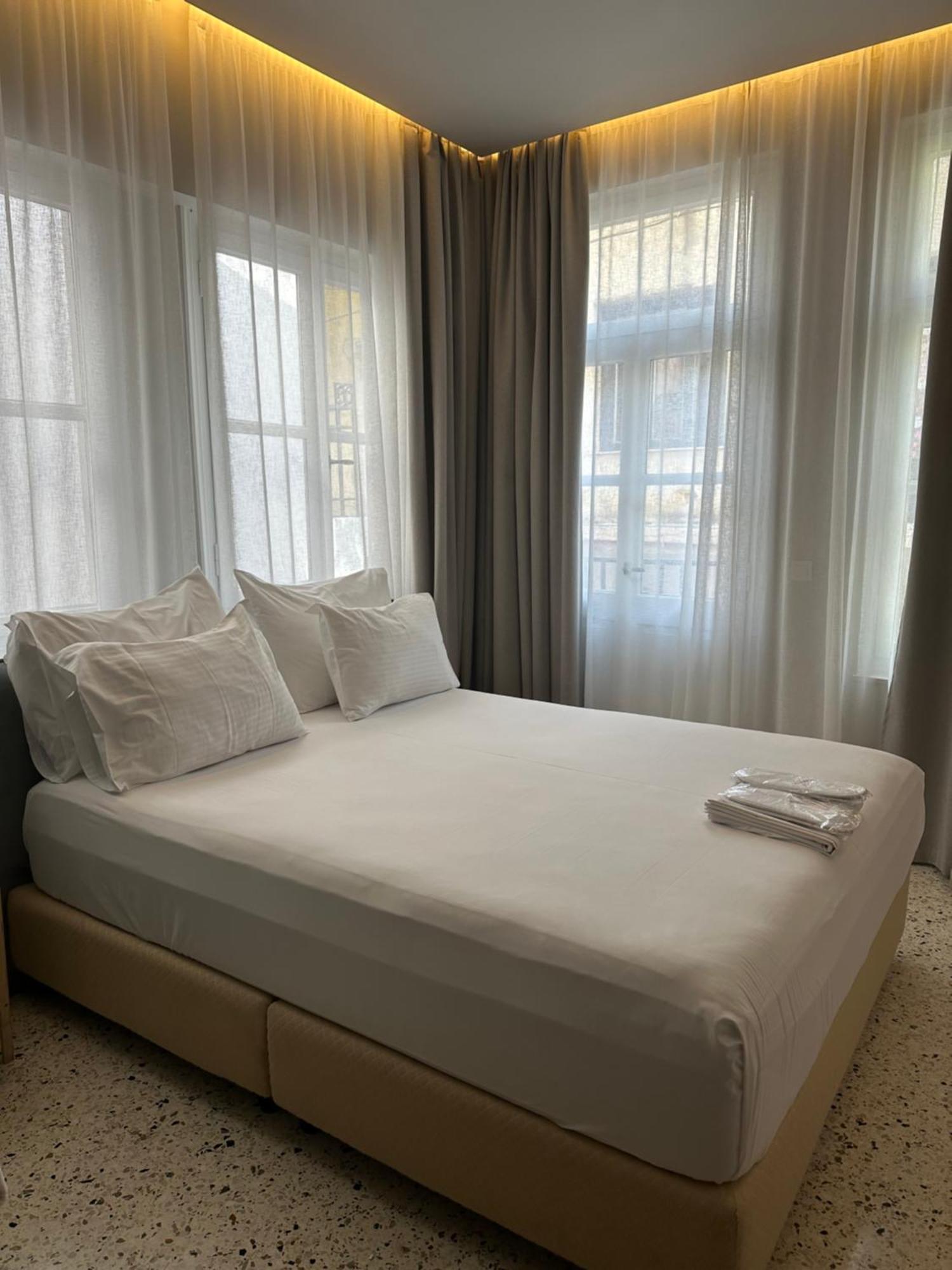 Belle Athenes - Luxury Rooms At Monastiraki Railway Station Екстер'єр фото