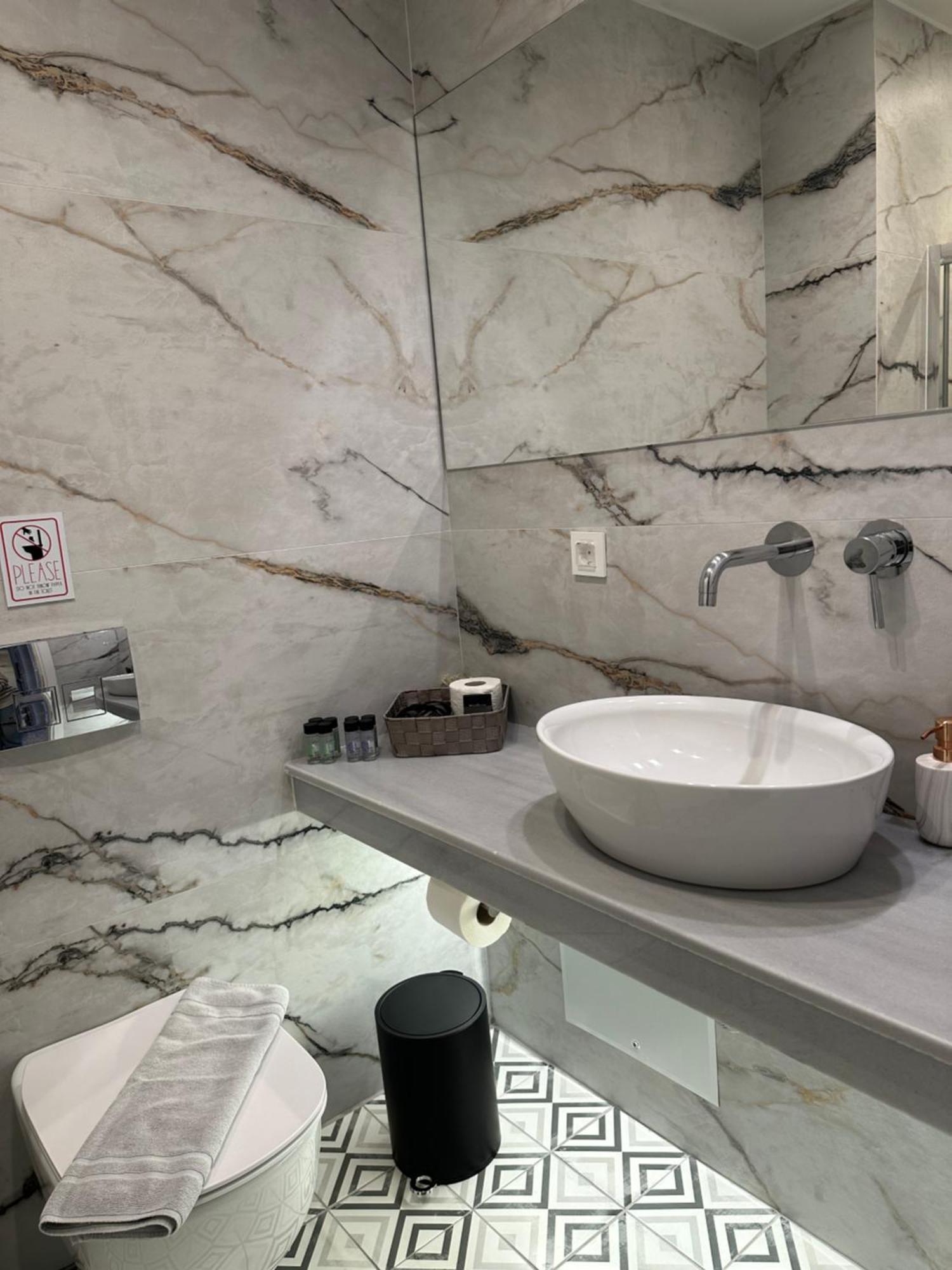 Belle Athenes - Luxury Rooms At Monastiraki Railway Station Екстер'єр фото