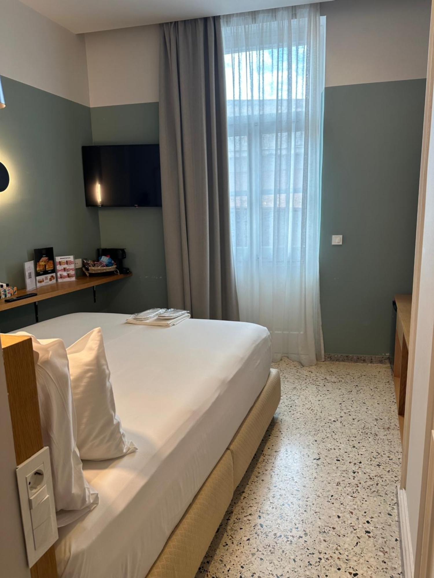 Belle Athenes - Luxury Rooms At Monastiraki Railway Station Екстер'єр фото